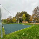 Sonnenschutz über Sandkasten eingerollt