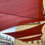 Manuell aufrollbare Sonnensegel rot