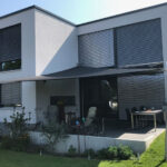 Anthrazite Terrassenbeschattung automatisch aufrollbar